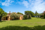 4,000 m2 of private grounds